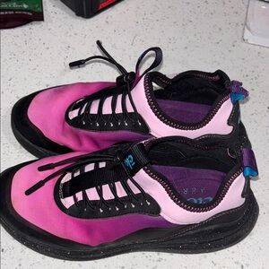 Cloves pink and black- Size 6
